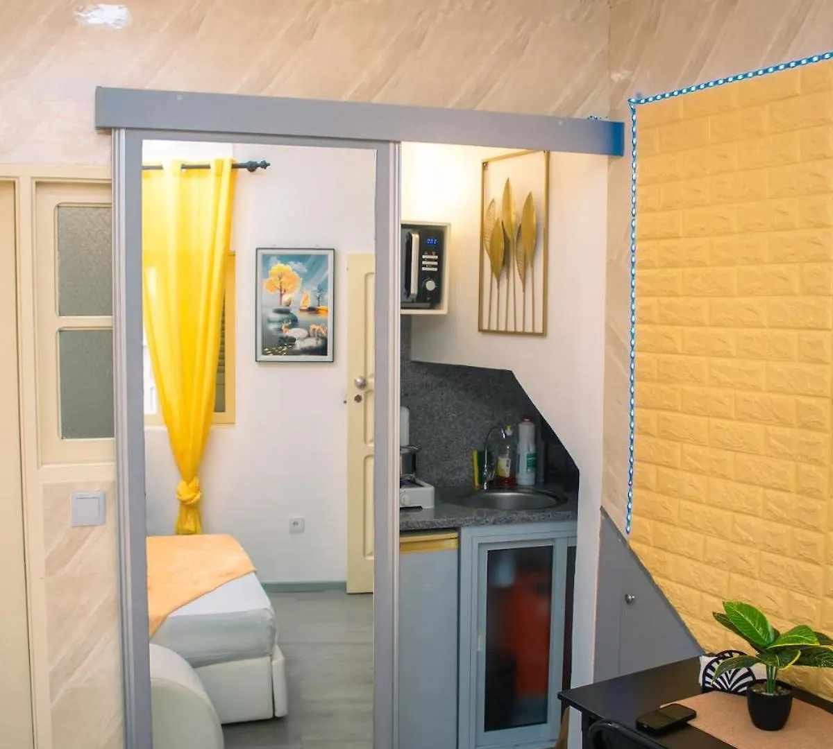 Studio Mindelo 0*,